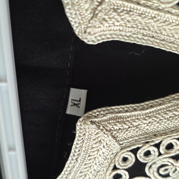Elegant Black Top with Cream Lace Trim - Picture 3 of 6
